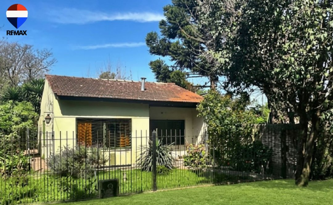 VENTA CASA 4 AMBIENTES AMPLO FONDO EN MARCOS PAZ