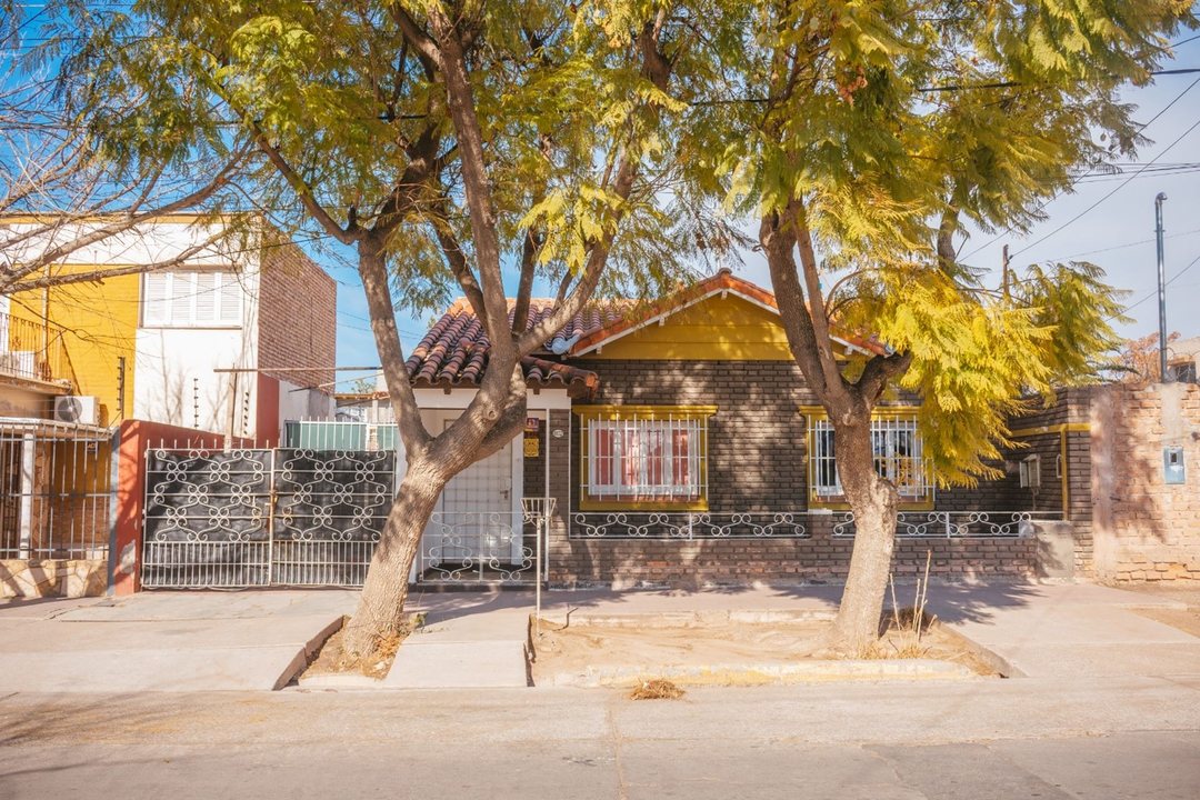 Casa en Godoy Cruz — a metros de Acceso Sur