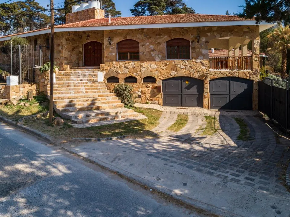 LA MEJOR CASA DE VILLA DEL LAGO