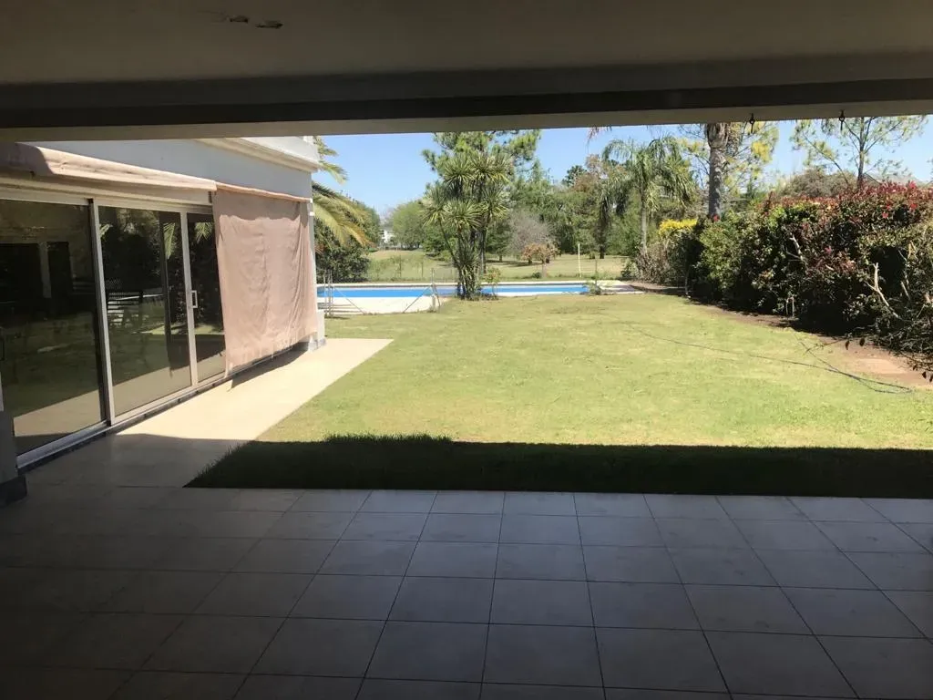 Casa en venta de 3 dormitorios en Country Jockey Club