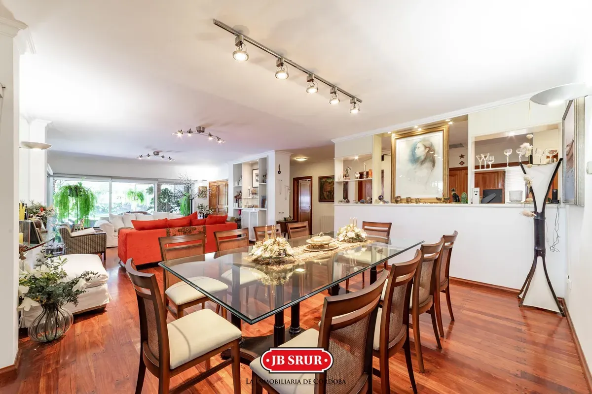 Casa en  venta en Country Jockey Club de 5 Dormitorios