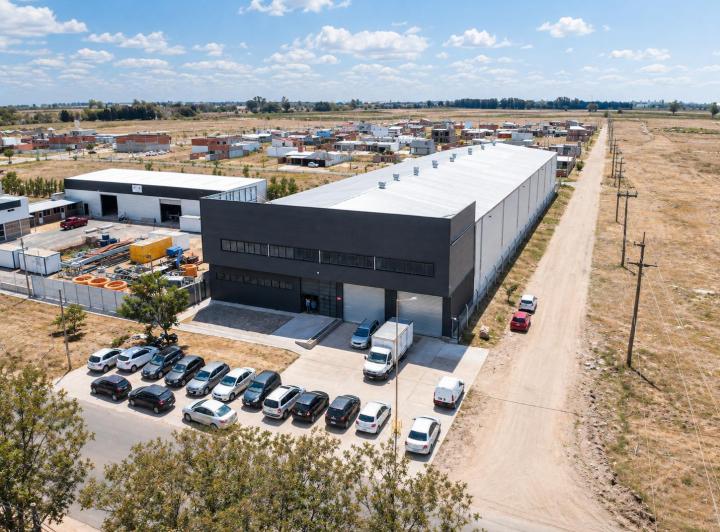 Bodega-Galpón · 3065m² · 4 Ambientes