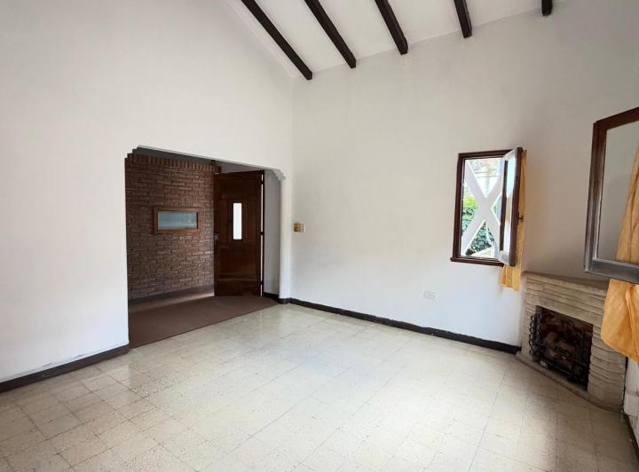 Casa · 390m² · 6 Ambientes · 1 Cochera