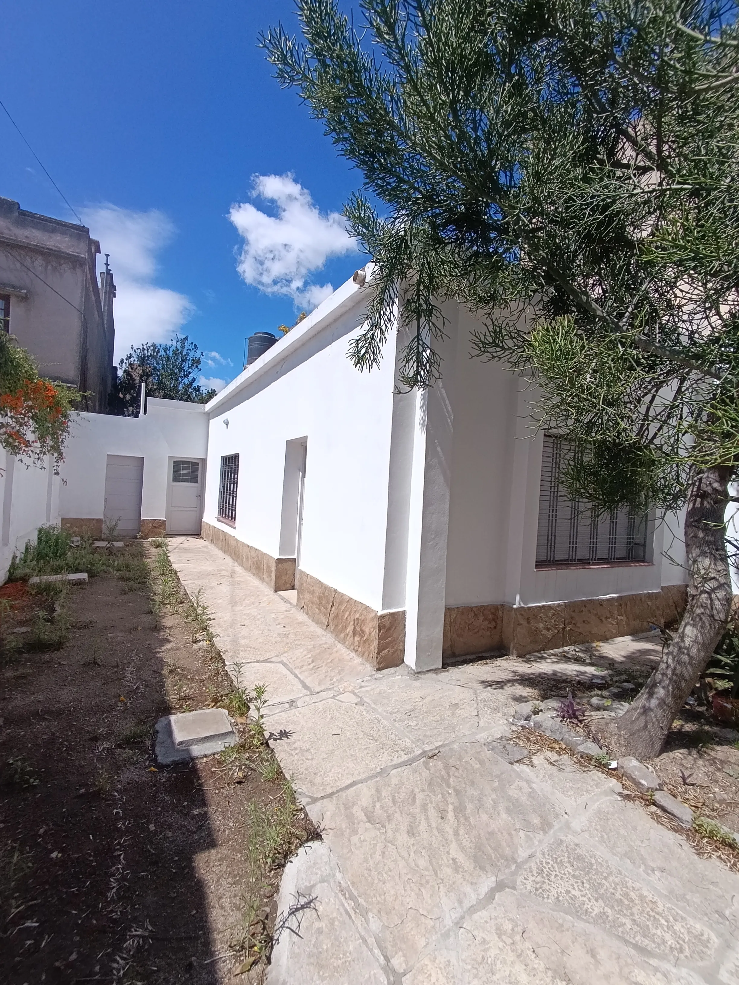 Alto Alberdi - Remonda casa 2 Dorm ideal inversión