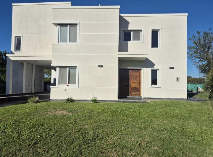 Casa · 308m² · 8 Ambientes · 2 Cocheras