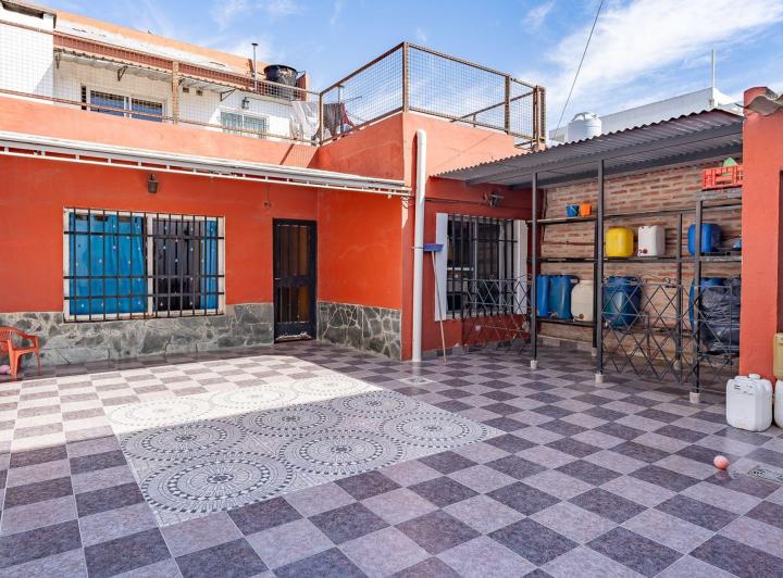 Casa · 142m² · 6 Ambientes · 1 Cochera