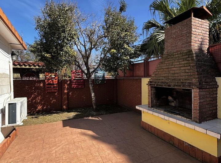 Casa · 192m² · 9 Ambientes · 2 Cocheras