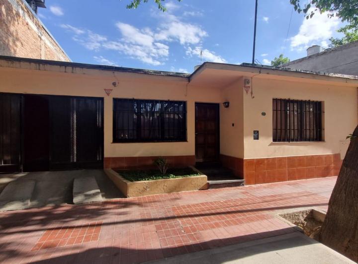 Casa · 214m² · 5 Ambientes · 1 Cochera