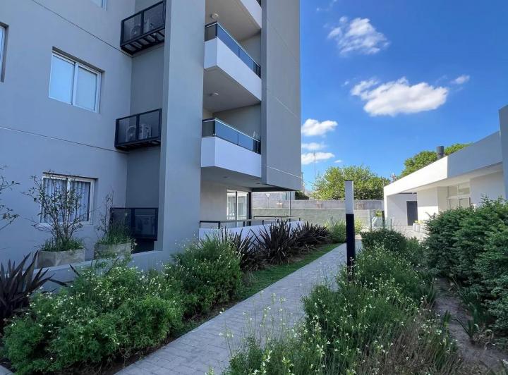 Departamento · 80m² · 4 Ambientes · 1 Cochera