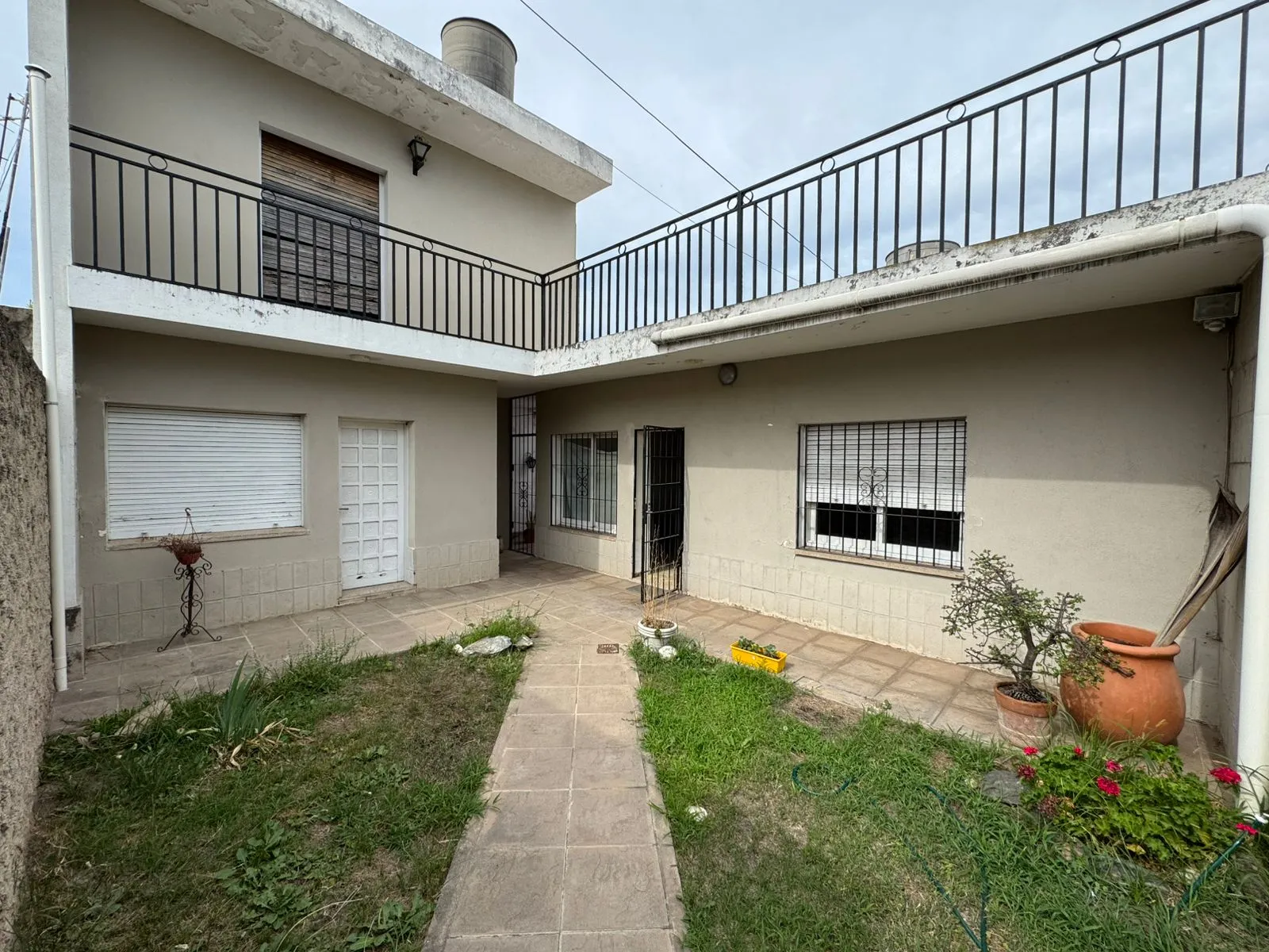 CASA VENTA BARRIO JARDIN 3 DORMITORIOS MAS 1 EN PLANTA ALTA
