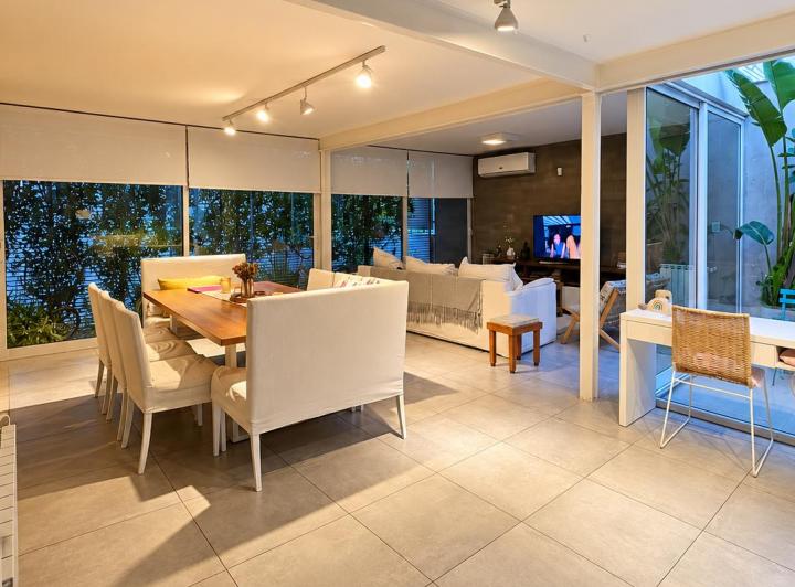 Casa · 250m² · 7 Ambientes · 2 Cocheras