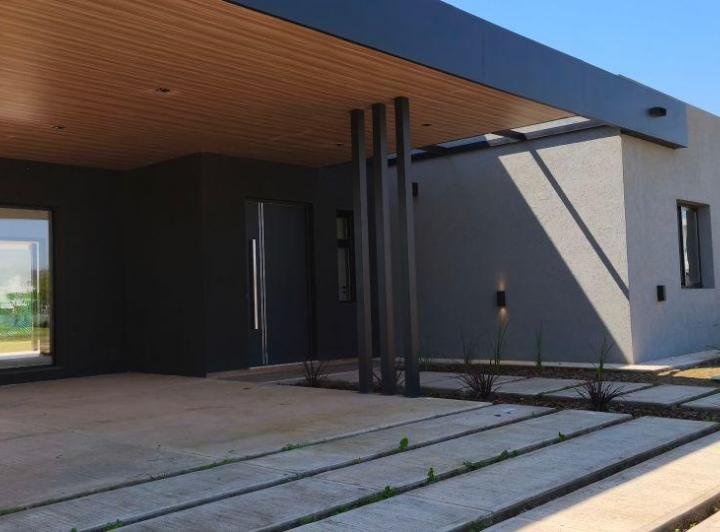 Casa · 198m² · 5 Ambientes · 2 Cocheras