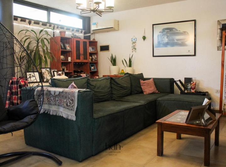 Casa · 231m² · 8 Ambientes · 2 Cocheras