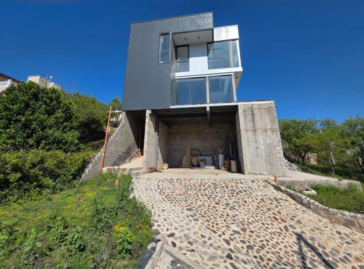 Casa · 150m² · 3 Dormitorios · 2 Cocheras