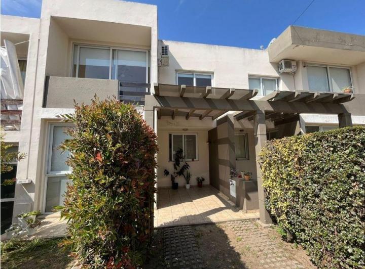 Casa · 76m² · 2 Dormitorios · 1 Cochera