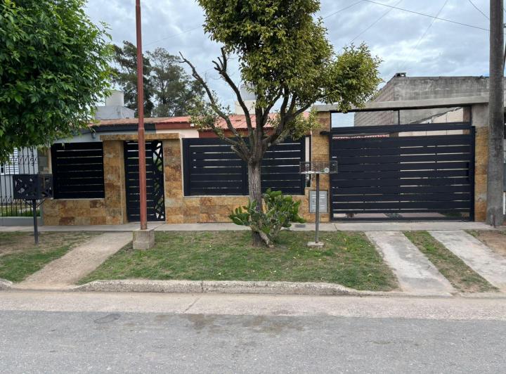 Casa · 109m² · 5 Ambientes · 1 Cochera