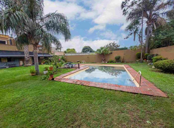 Casa · 480m² · 6 Ambientes · 2 Cocheras