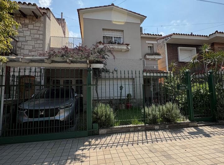 Casa · 175m² · 10 Ambientes · 1 Cochera