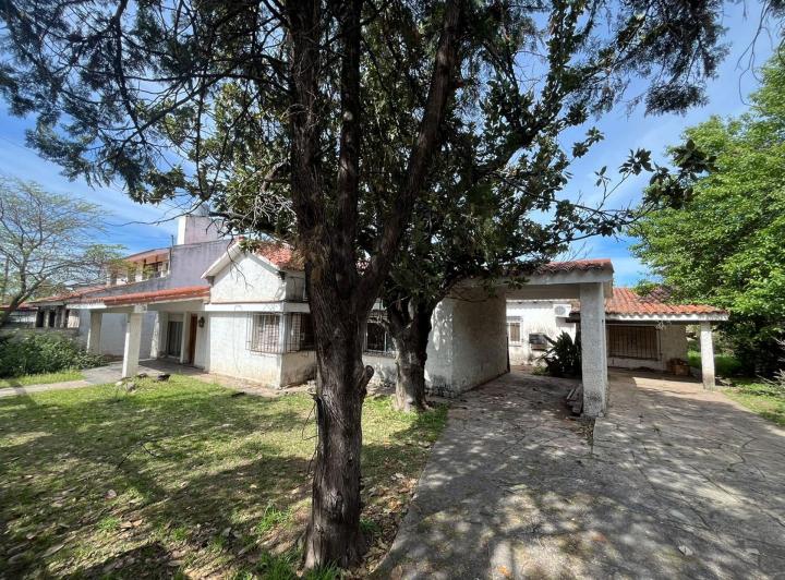 Casa · 367m² · 8 Ambientes · 2 Cocheras