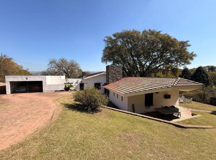 Casa · 400m² · 5 Ambientes · 2 Cocheras