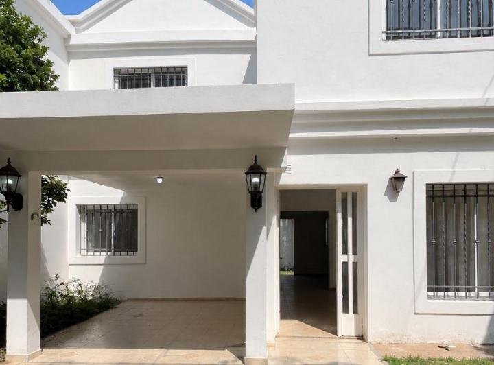 Casa · 200m² · 6 Ambientes · 2 Cocheras
