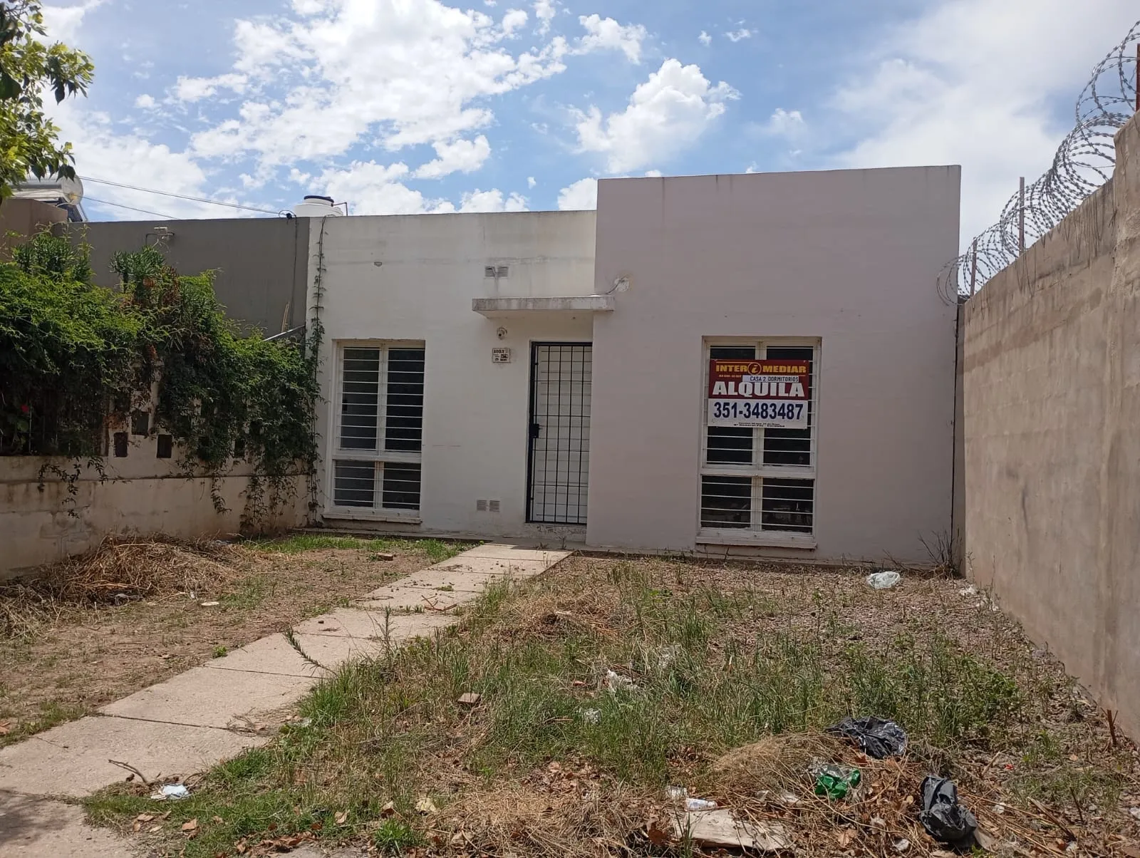 ALQUILO CASA DE 2 DORM. C/ PATIO EN Bº CARCANO DE HORIZONTE.