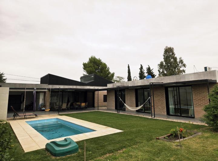 Casa · 217m² · 6 Ambientes · 1 Cochera