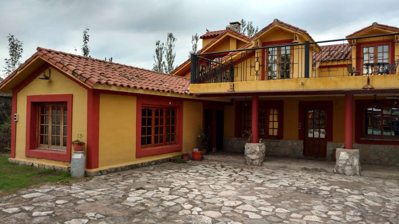 ENORME CASA CON AMPLIO POTENCIAL 6 dormit