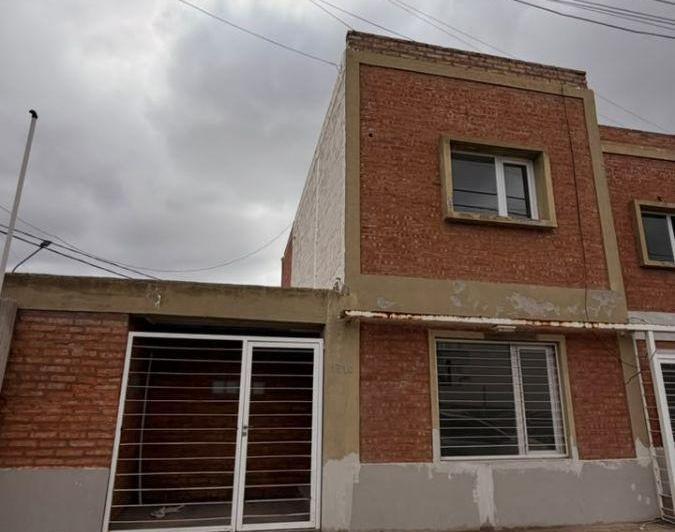 Casa · 85m² · 3 Ambientes · 2 Cocheras