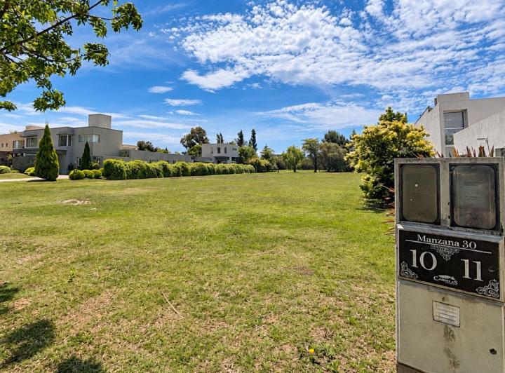 Terreno · 1618m²