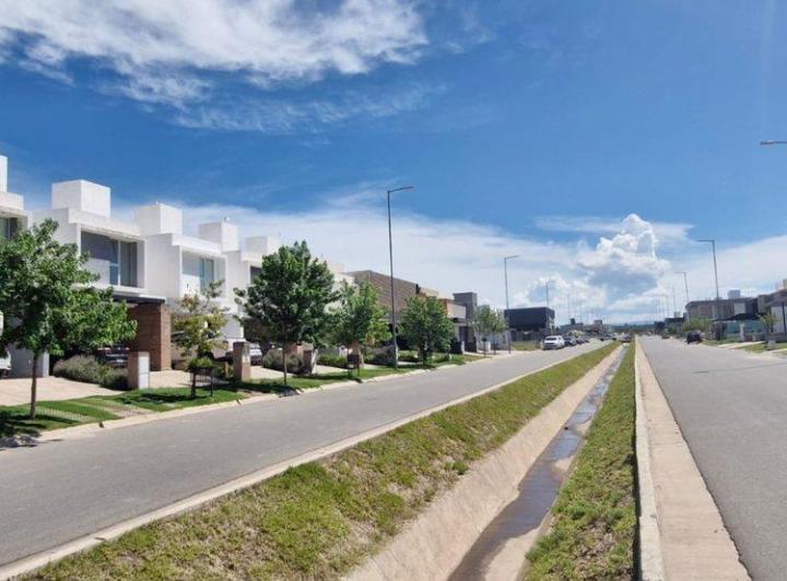 Terreno · 360m²