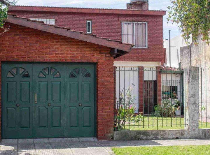 Casa · 134m² · 6 Ambientes · 1 Cochera