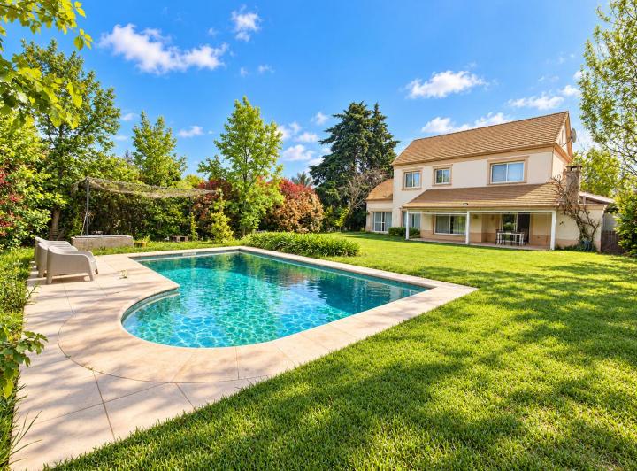 Casa · 213m² · 6 Ambientes · 1 Cochera