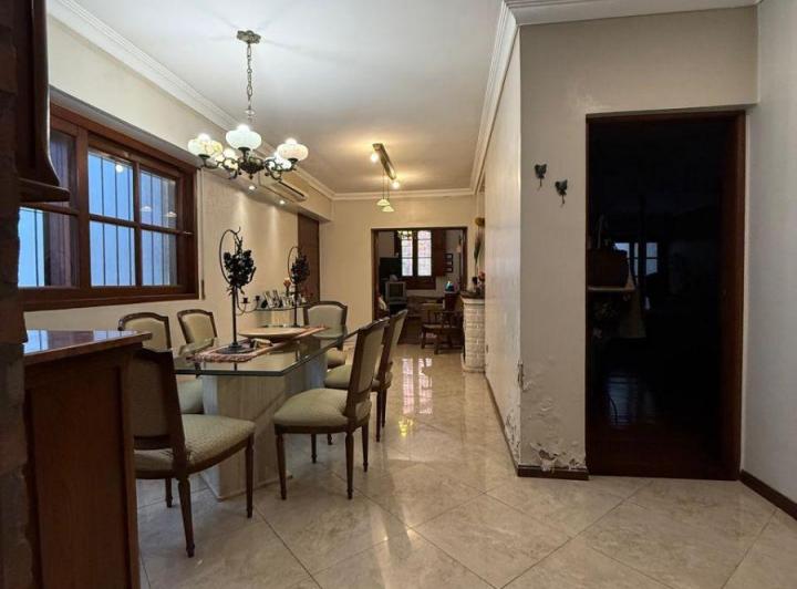 Casa · 238m² · 3 Ambientes