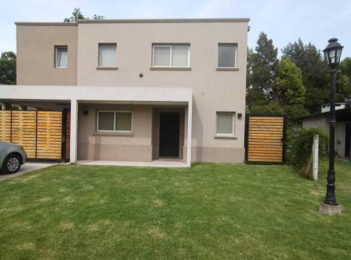 Casa · 121m² · 4 Ambientes · 1 Cochera