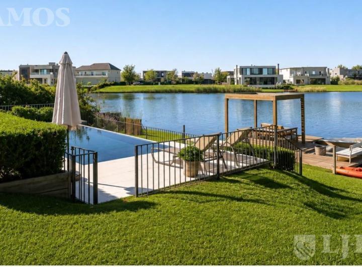 Casa · 210m² · 5 Ambientes · 1 Cochera