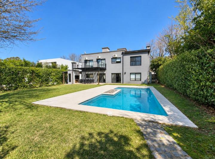 Casa · 165m² · 4 Ambientes · 1 Cochera