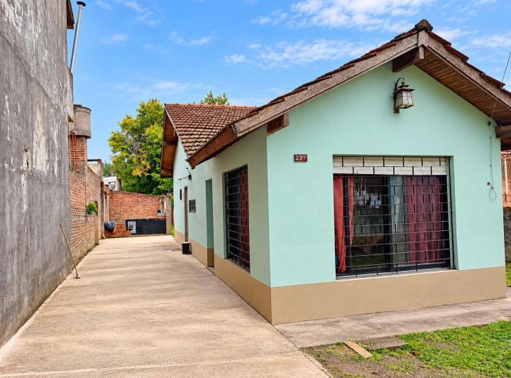 Casa · 90m² · 4 Ambientes · 2 Cocheras