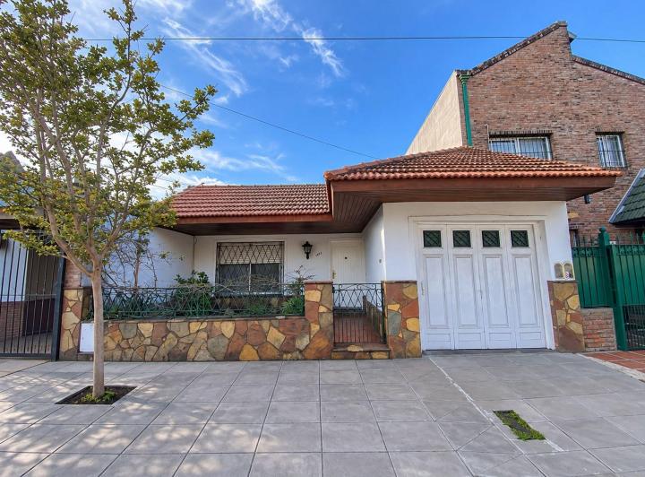 Casa · 106m² · 3 Ambientes · 1 Cochera