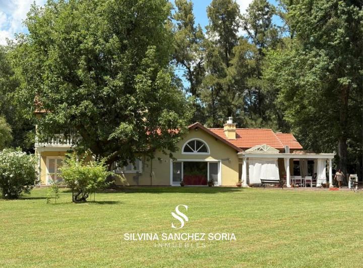 Casa · 18877m² · 5 Ambientes · 2 Cocheras