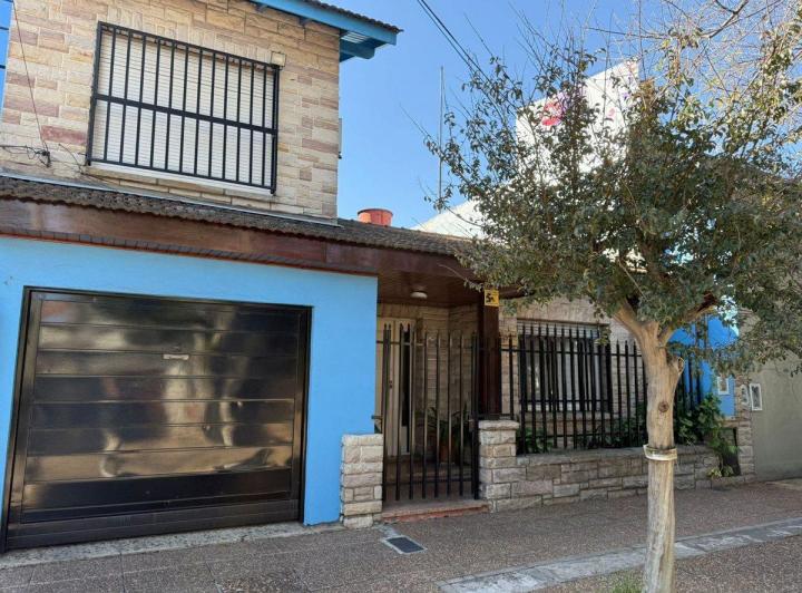 Casa · 215m² · 4 Ambientes · 1 Cochera