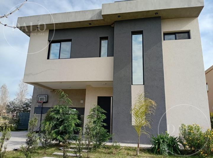Casa · 148m² · 4 Ambientes · 2 Cocheras