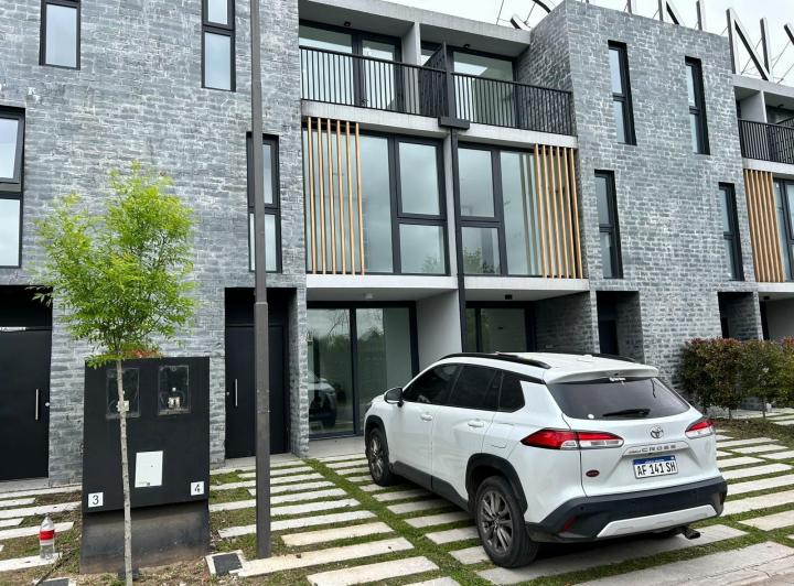 Casa · 127m² · 4 Ambientes · 1 Cochera