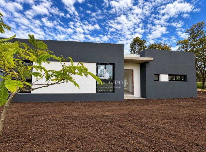 Casa · 130m² · 4 Ambientes · 2 Cocheras