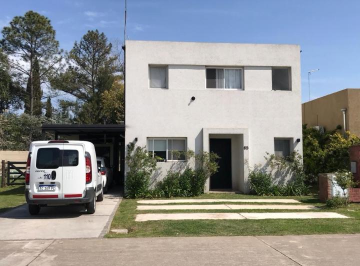 Casa · 121m² · 4 Ambientes · 1 Cochera