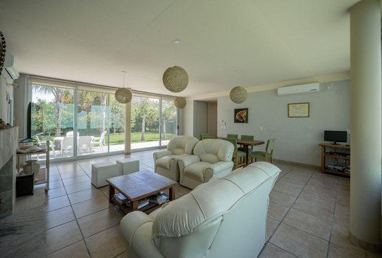 Casa · 130m² · 4 Ambientes · 3 Cocheras
