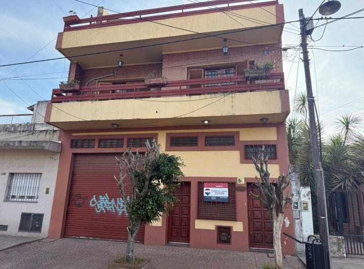 Casa · 300m² · 4 Ambientes · 1 Cochera
