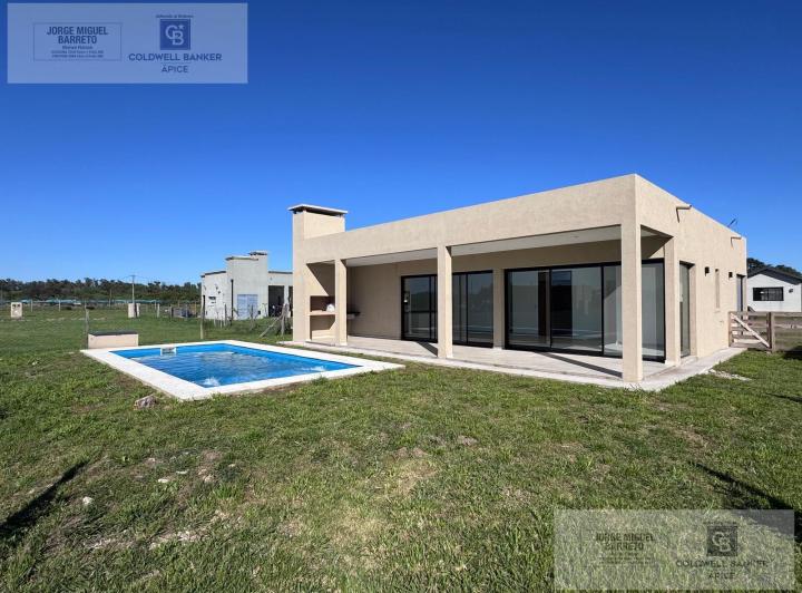 Casa · 140m² · 4 Ambientes · 3 Cocheras
