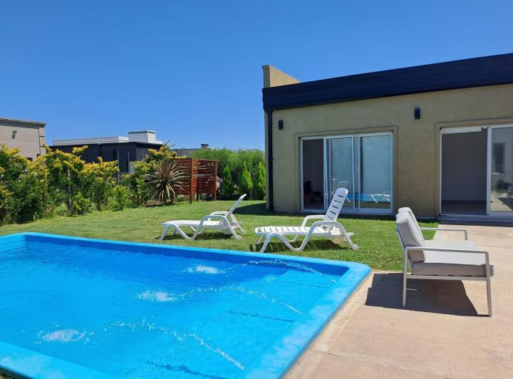 Casa · 165m² · 4 Ambientes · 2 Cocheras