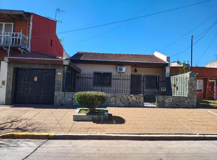 Casa · 112m² · 4 Ambientes · 2 Cocheras